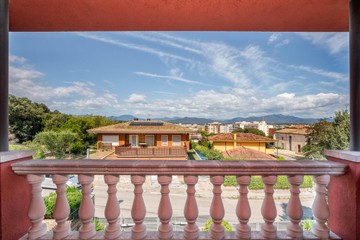 living - 310m² house / villa for sale in Palau, Girona - featured