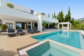 living - Casa / villa de 473m² con 203m² terraza en venta en Nueva Andalucía - featured