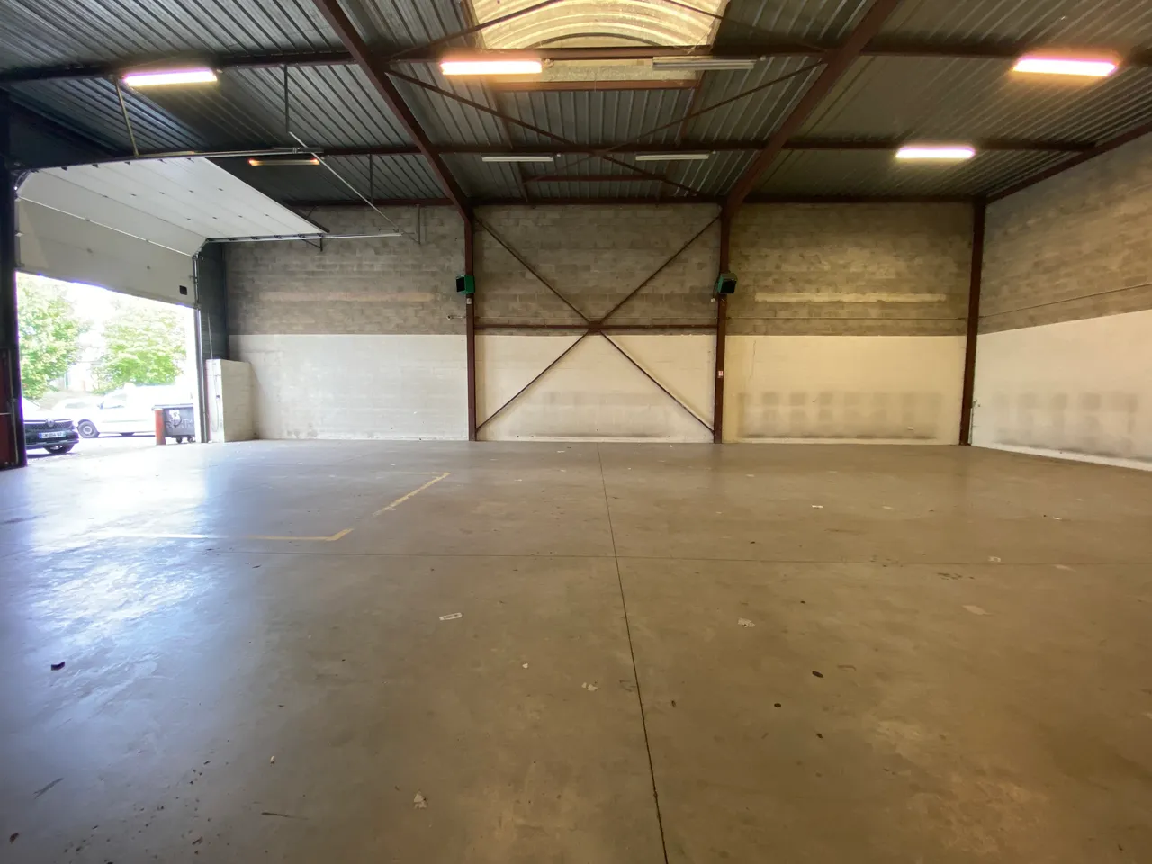 logistics - Local d’activités À Louer - gallery - 3