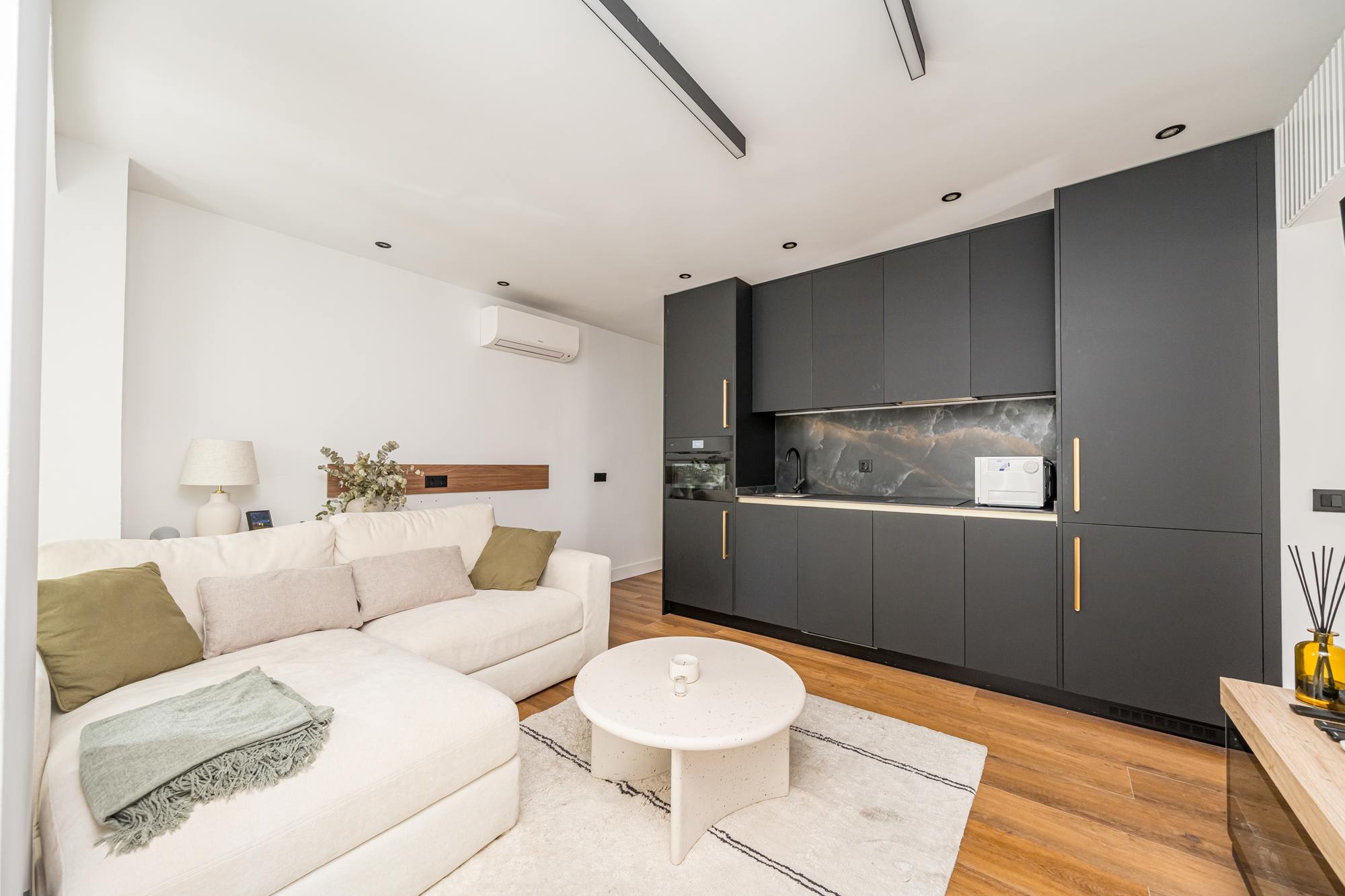 living - 66m² apartment for sale in Ríos Rosas, Madrid - gallery thumbnail - 4