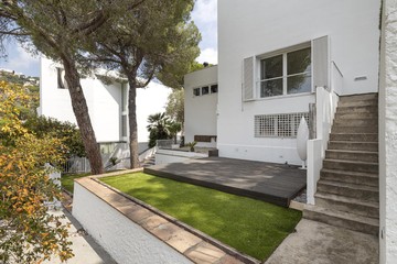 living - 443m² house / villa for rent in Sarrià, Barcelona - featured