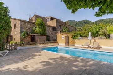 living - 979m² country house with 4,000m² garden for sale in La Selva - featured