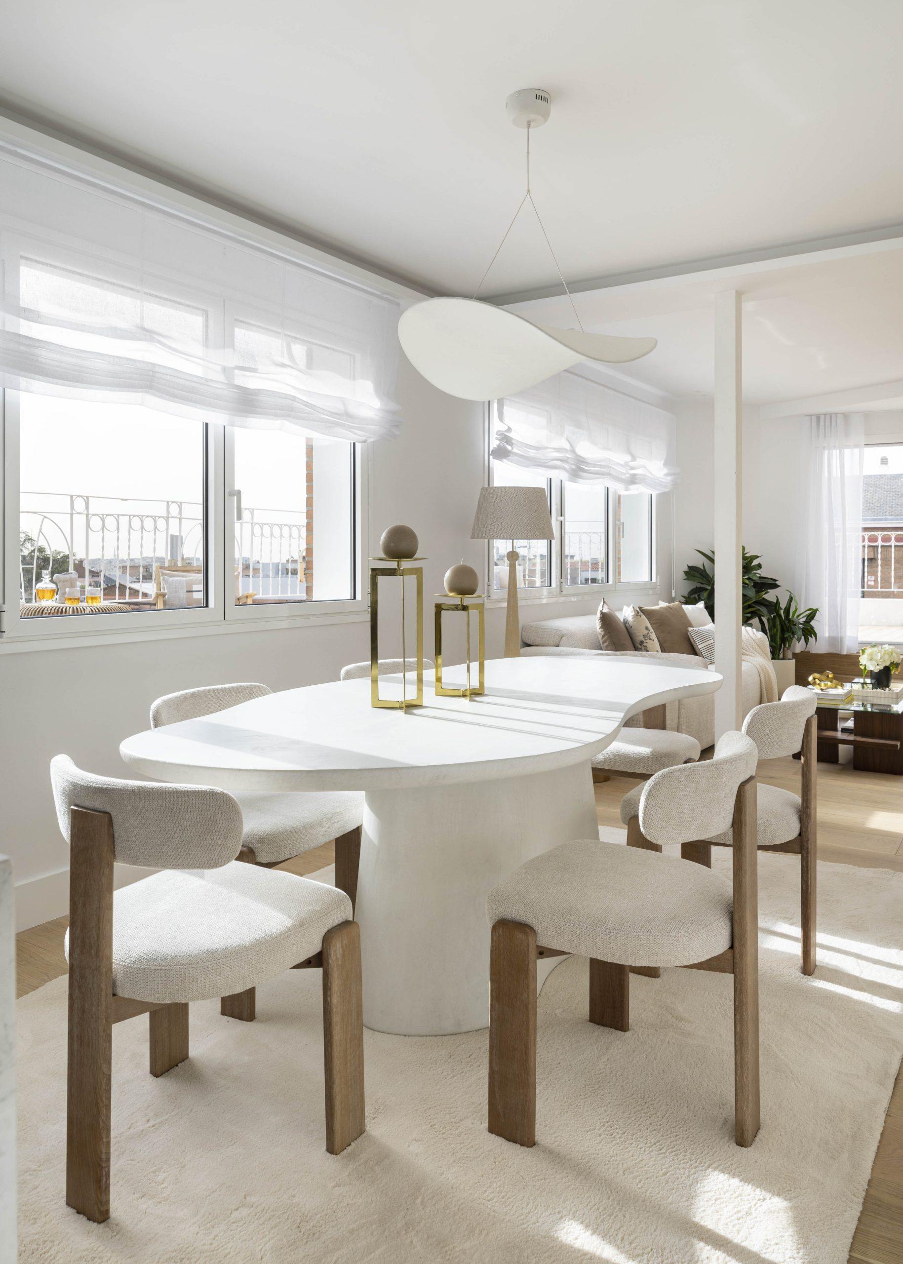 living - Piso de 127m² con 65m² terraza en venta en Almagro, Madrid - gallery thumbnail - 3