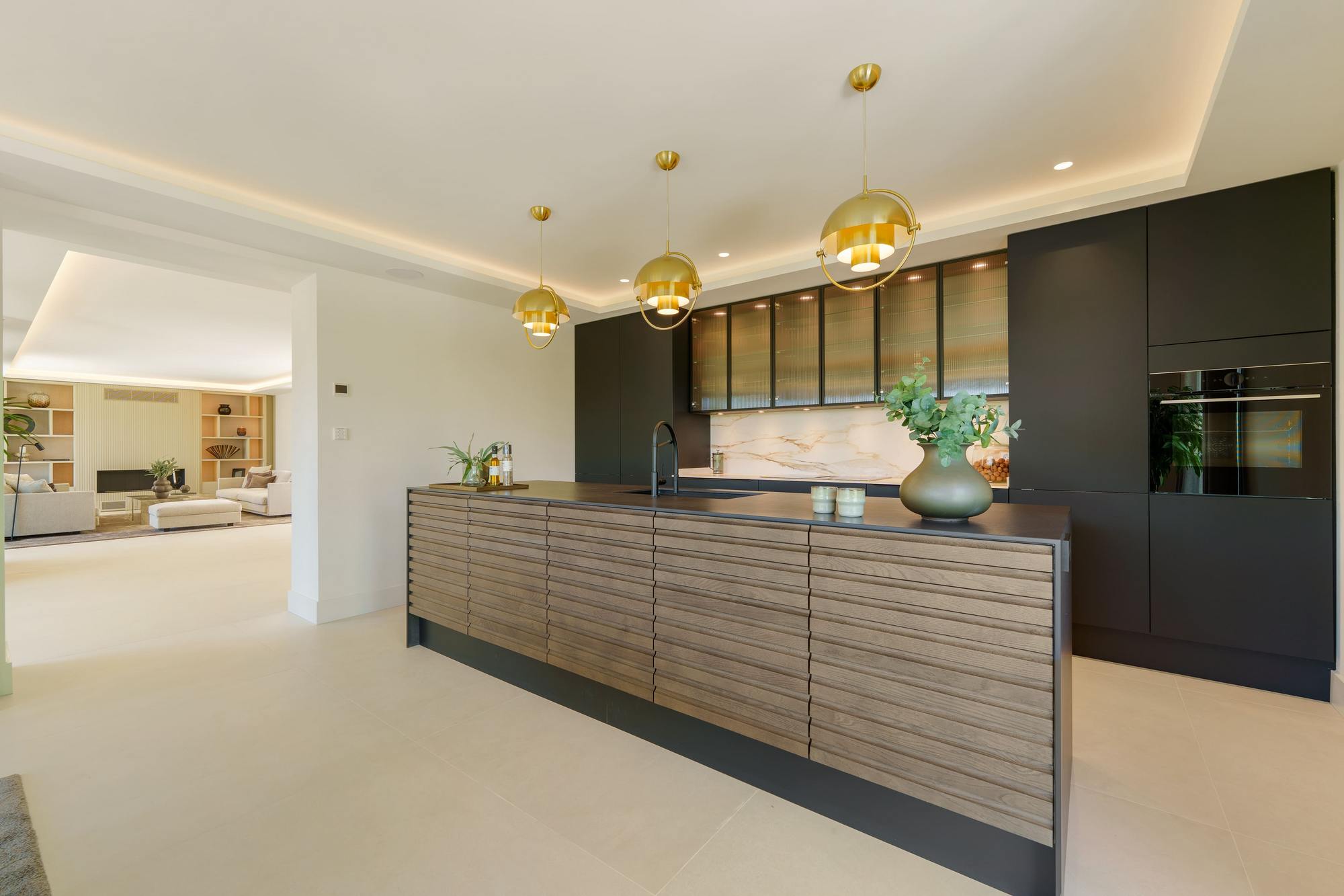 living - 648m² house / villa with 300m² terrace for sale in Nueva Andalucía - gallery thumbnail - 7