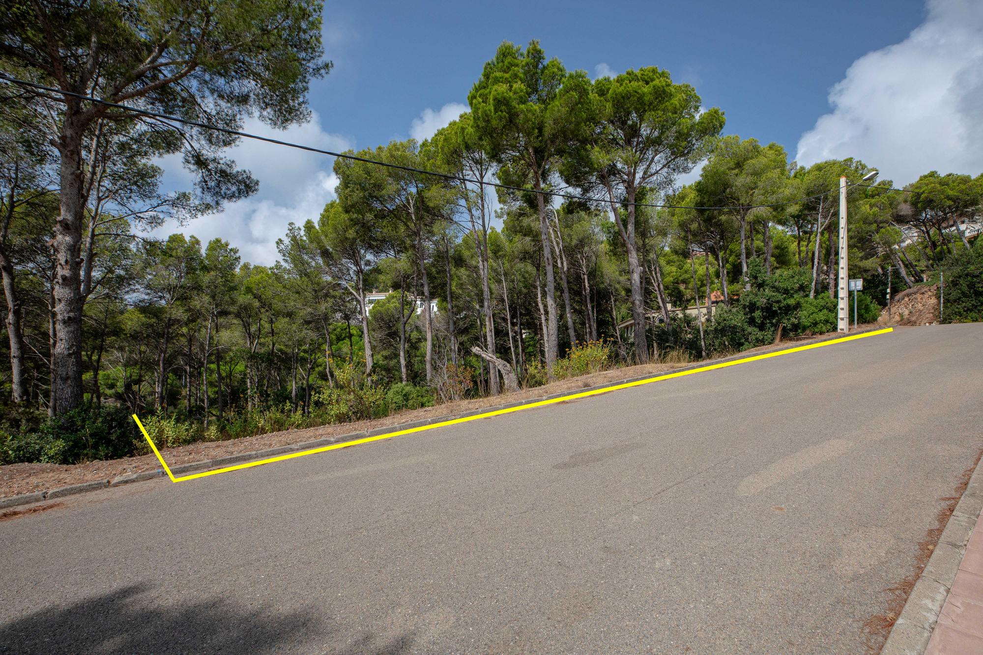 living - Parcela de 1,610m² en venta en Tamariu, Costa Brava - gallery thumbnail - 8