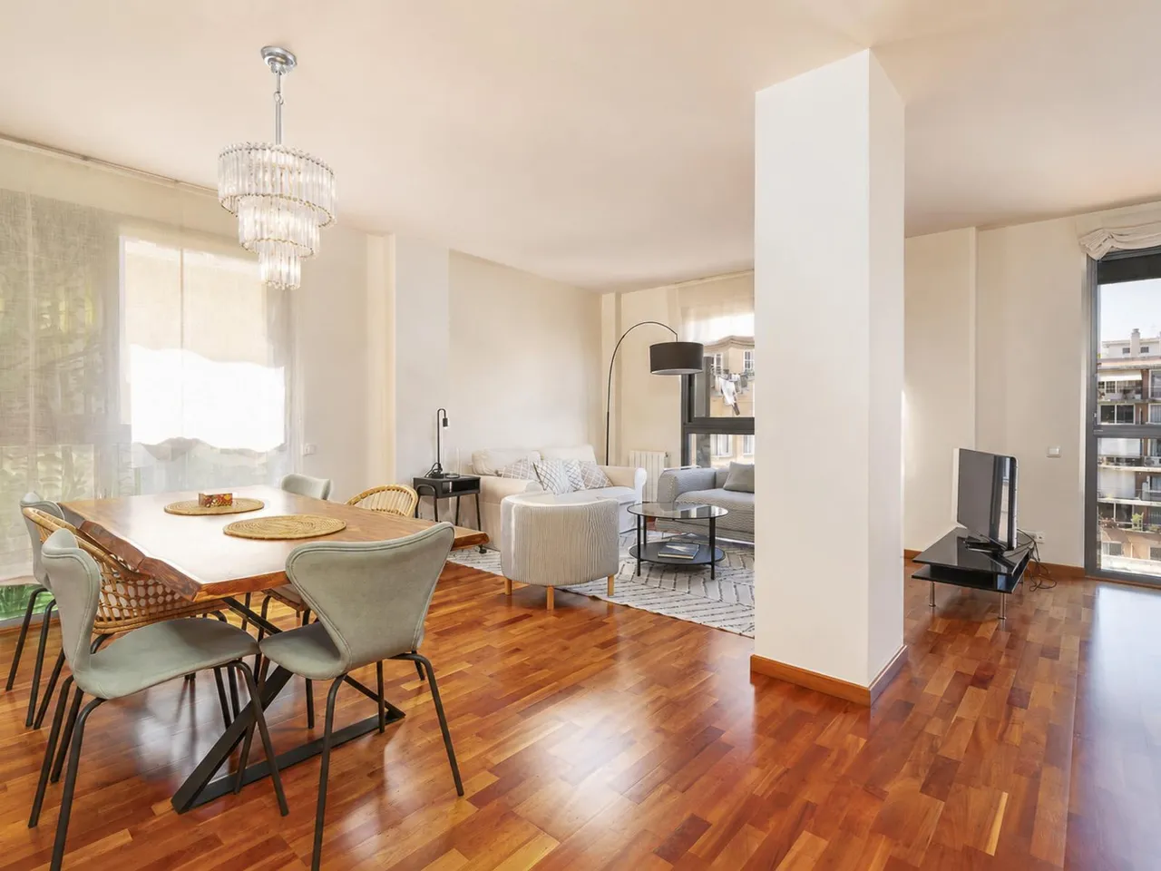 living - Piso de 105m² en venta en Eixample Derecho, Barcelona - gallery - 2