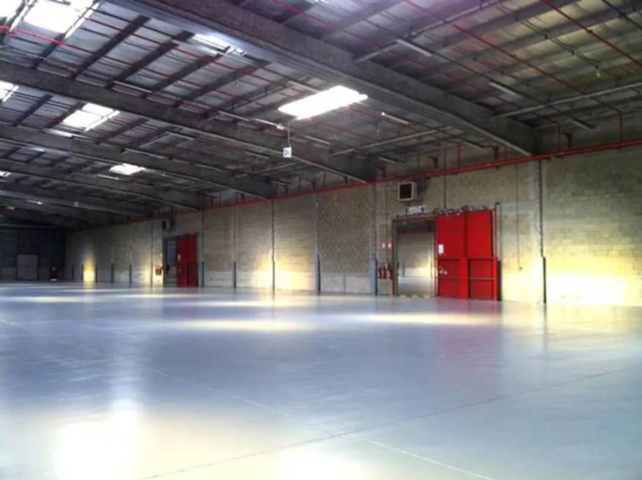 logistics - Logistics Warehouse For Rent - gallery - 2
