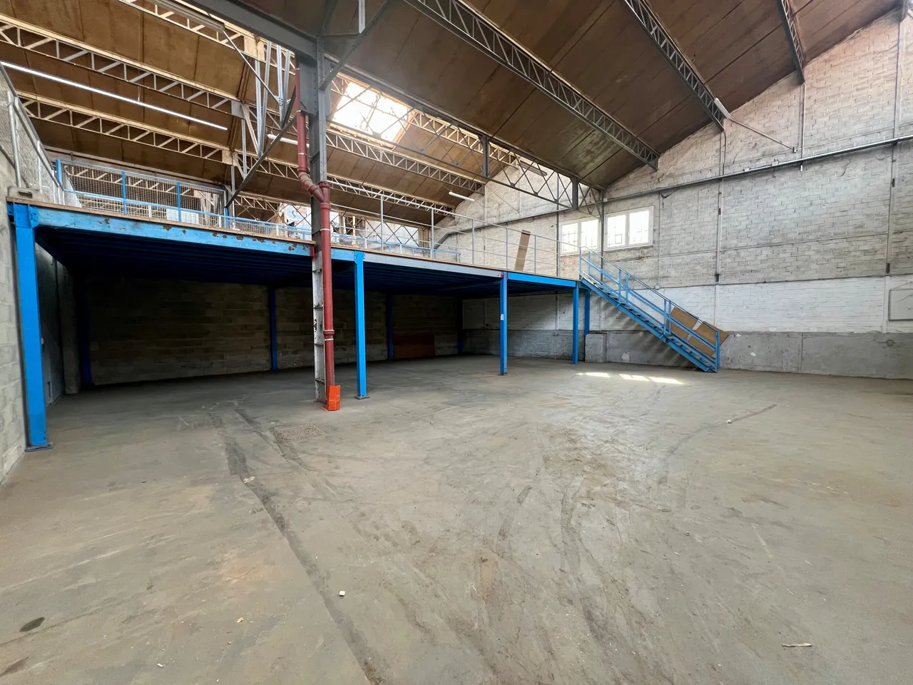 logistics - Entrepôt À Louer - gallery - 2