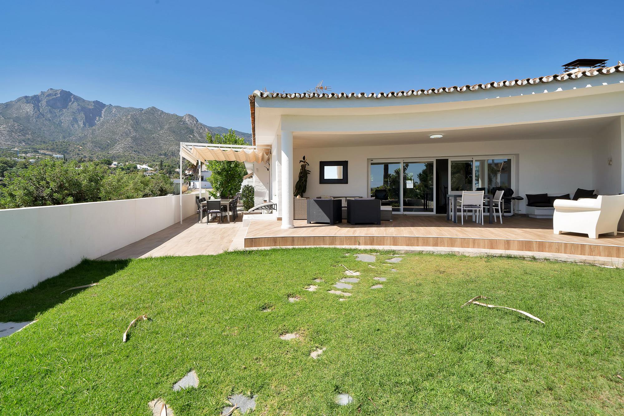 living - 439m² house / villa for sale in Marbella Centre - gallery thumbnail - 10
