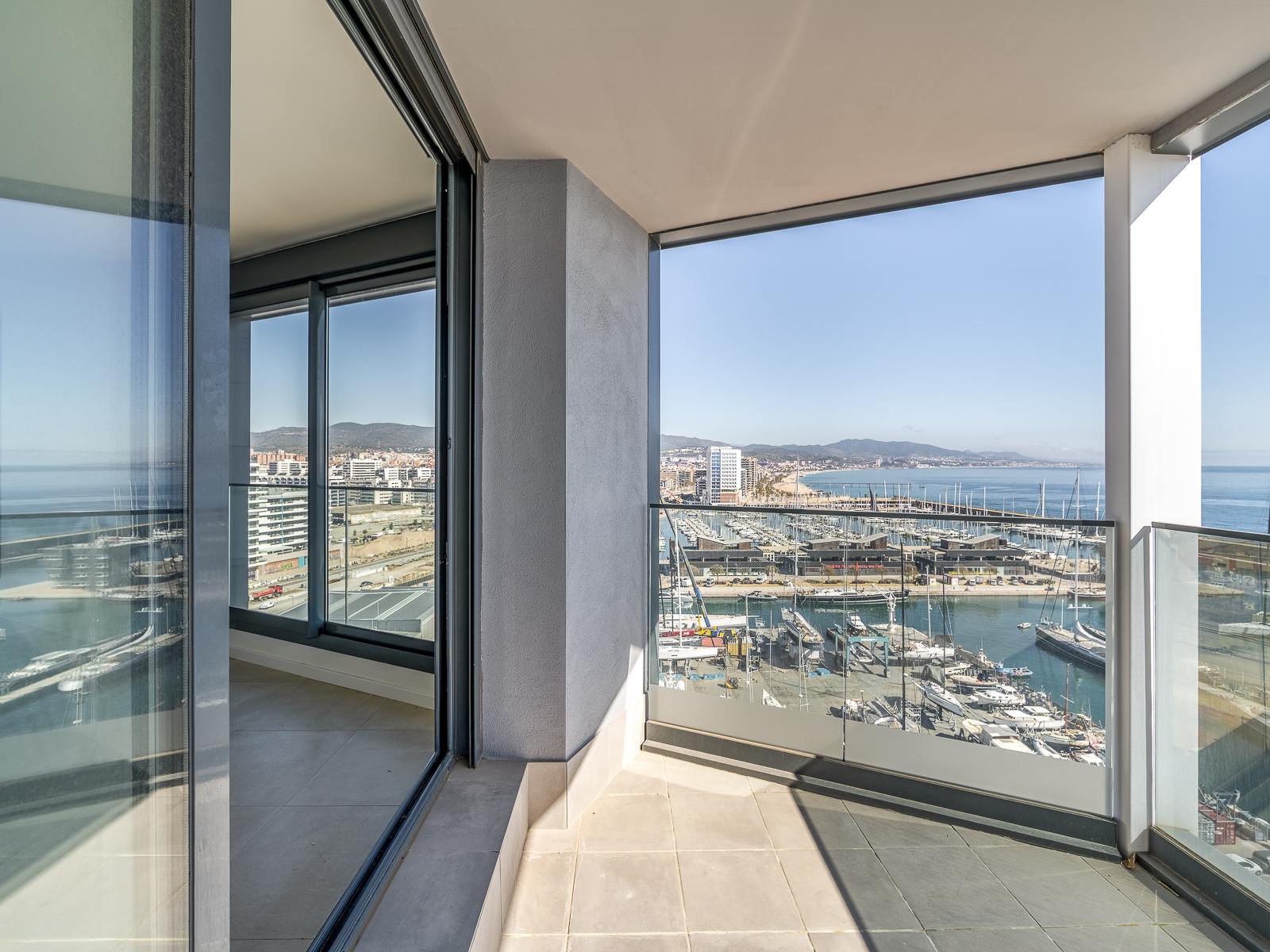 living - Piso de 93m² con 17m² terraza en venta en Badalona - gallery thumbnail - 6