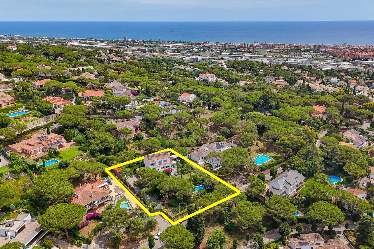 living - 392m² house / villa for sale in Cabrils, Barcelona - gallery - 3
