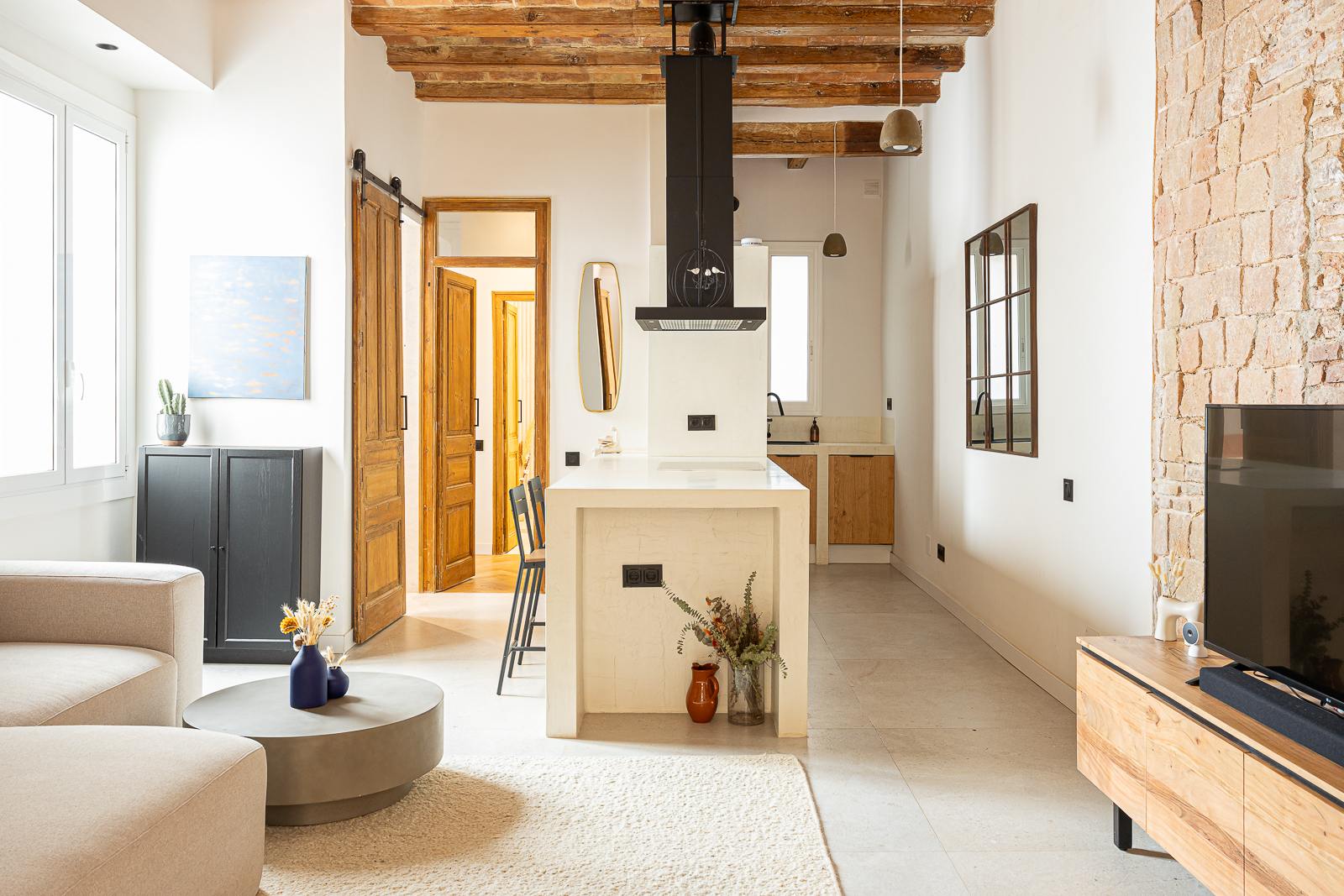 living - Piso de 80m² en venta en Gótico, Barcelona - gallery thumbnail - 2
