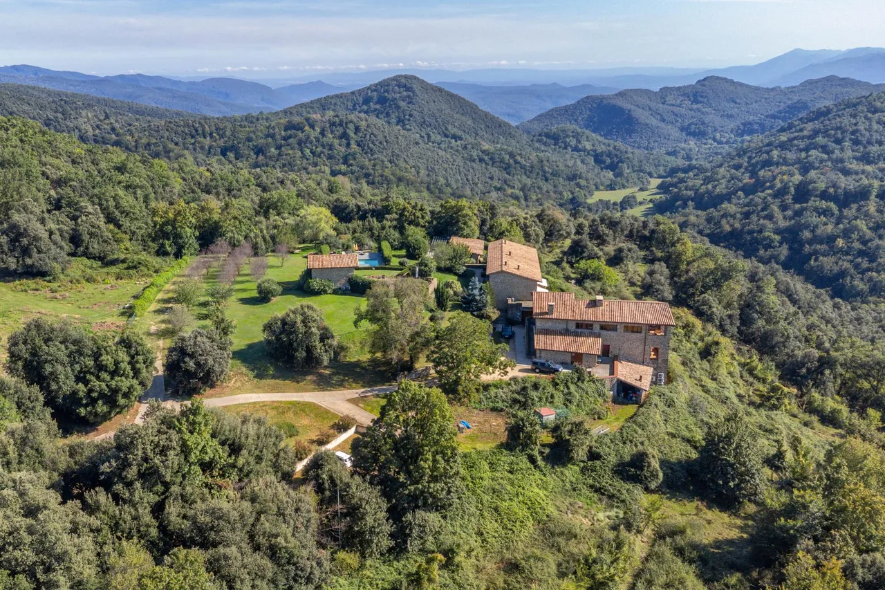 living - 1,686m² hotel for sale in La Garrotxa, Girona - gallery - 8