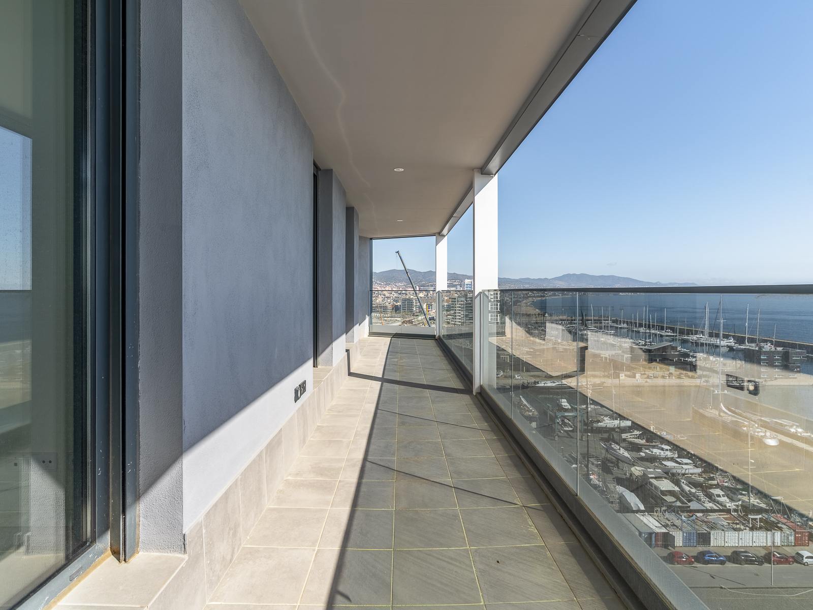 living - Piso de 93m² con 17m² terraza en venta en Badalona - gallery thumbnail - 2