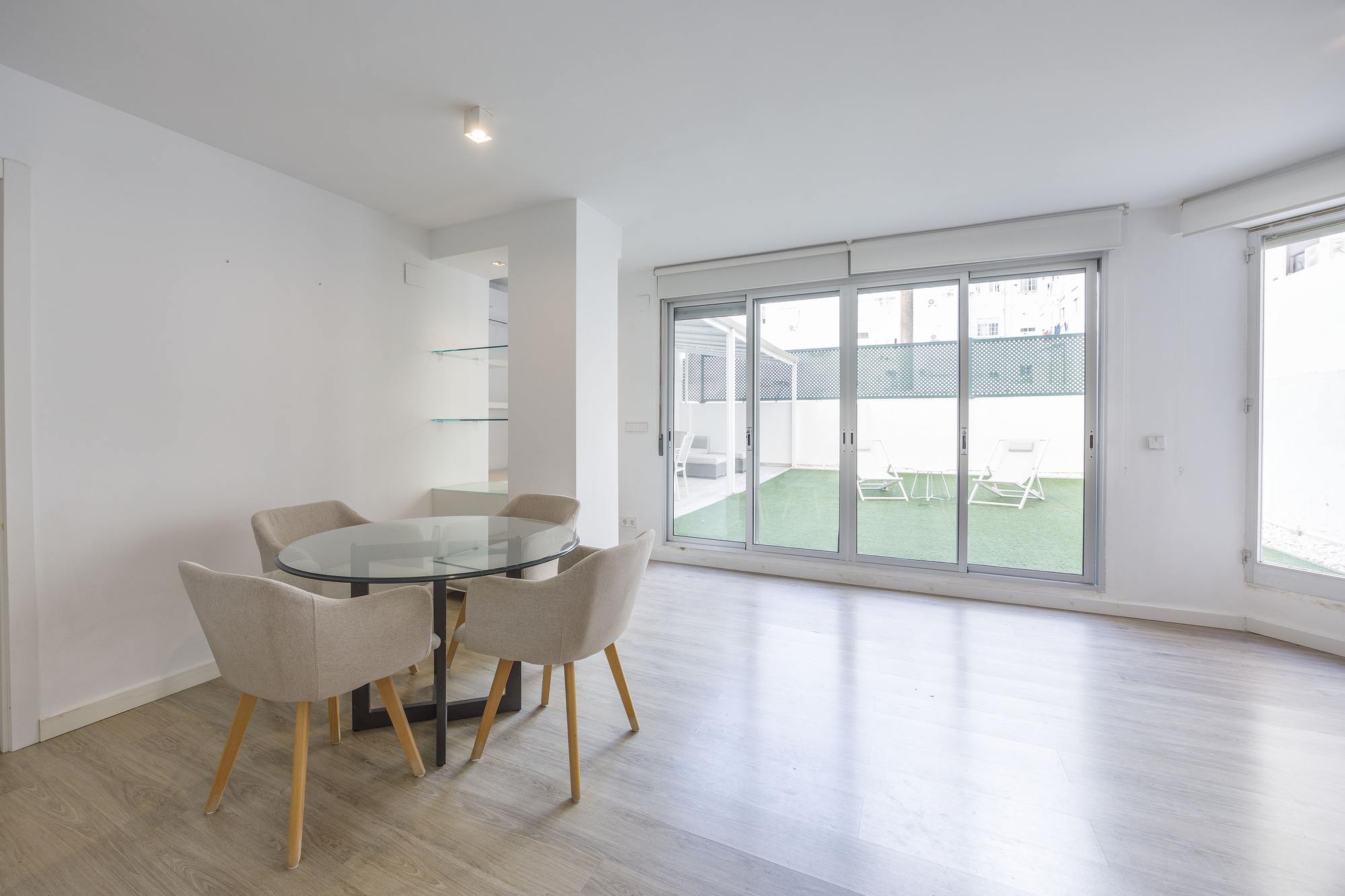 living - Piso de 155m² con 50m² terraza en alquiler en Gran Vía - gallery thumbnail - 4