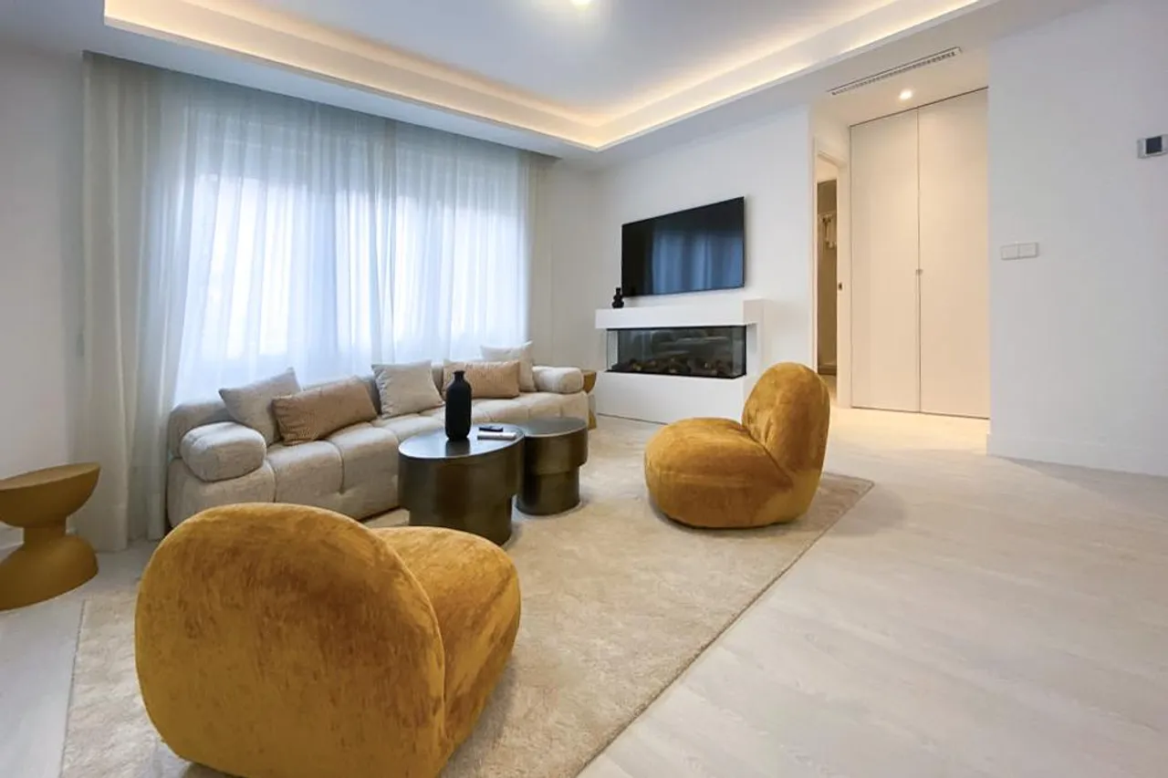 living - 100m² apartment for rent in Recoletos, Madrid - gallery - 2