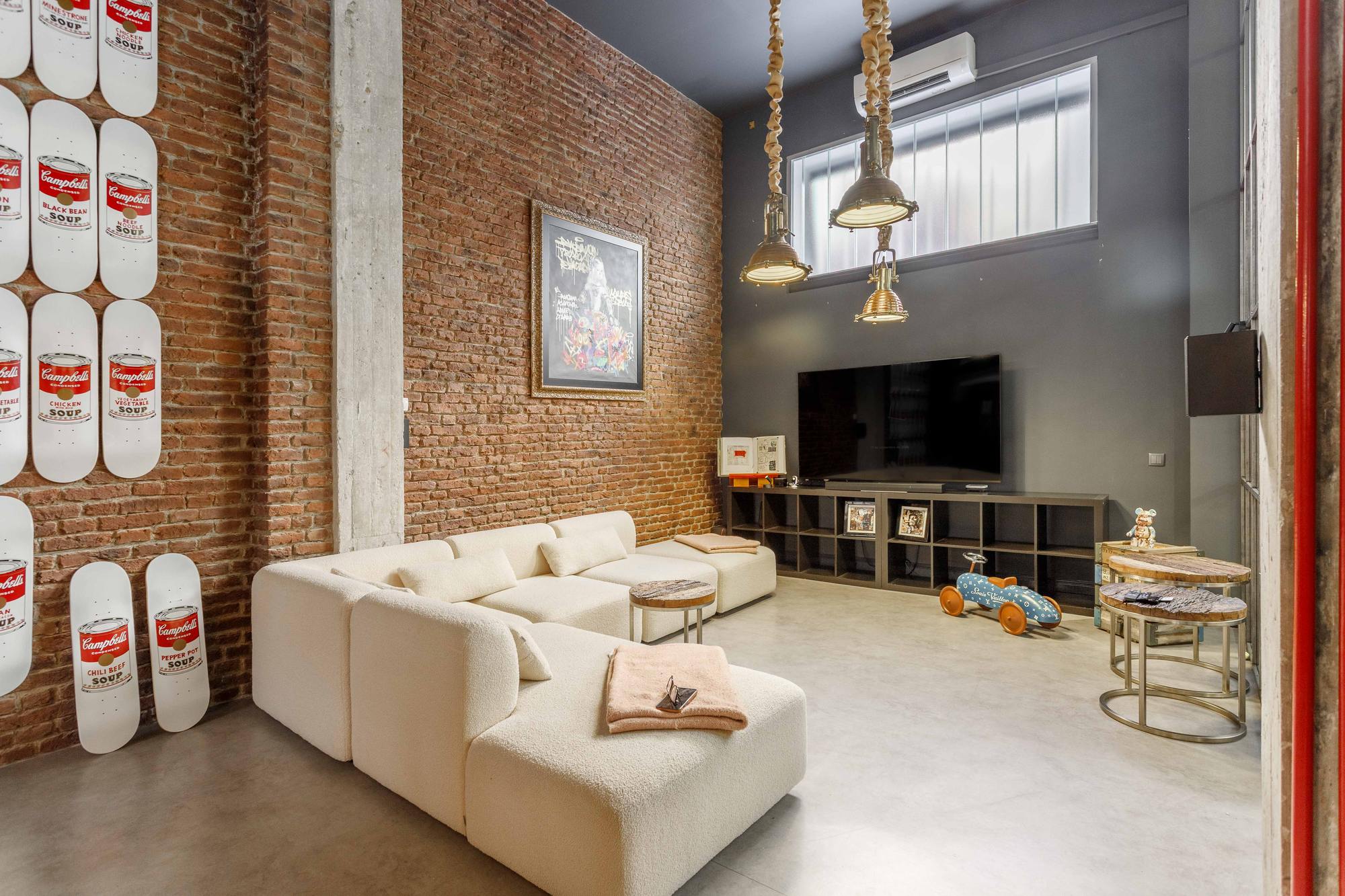 living - Loft de 225m² en alquiler en Embajadores, Madrid - gallery thumbnail - 4