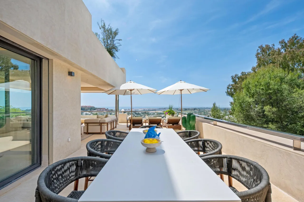 living - Piso de 576m² con 446m² terraza en venta en Nueva Andalucía - gallery - 6