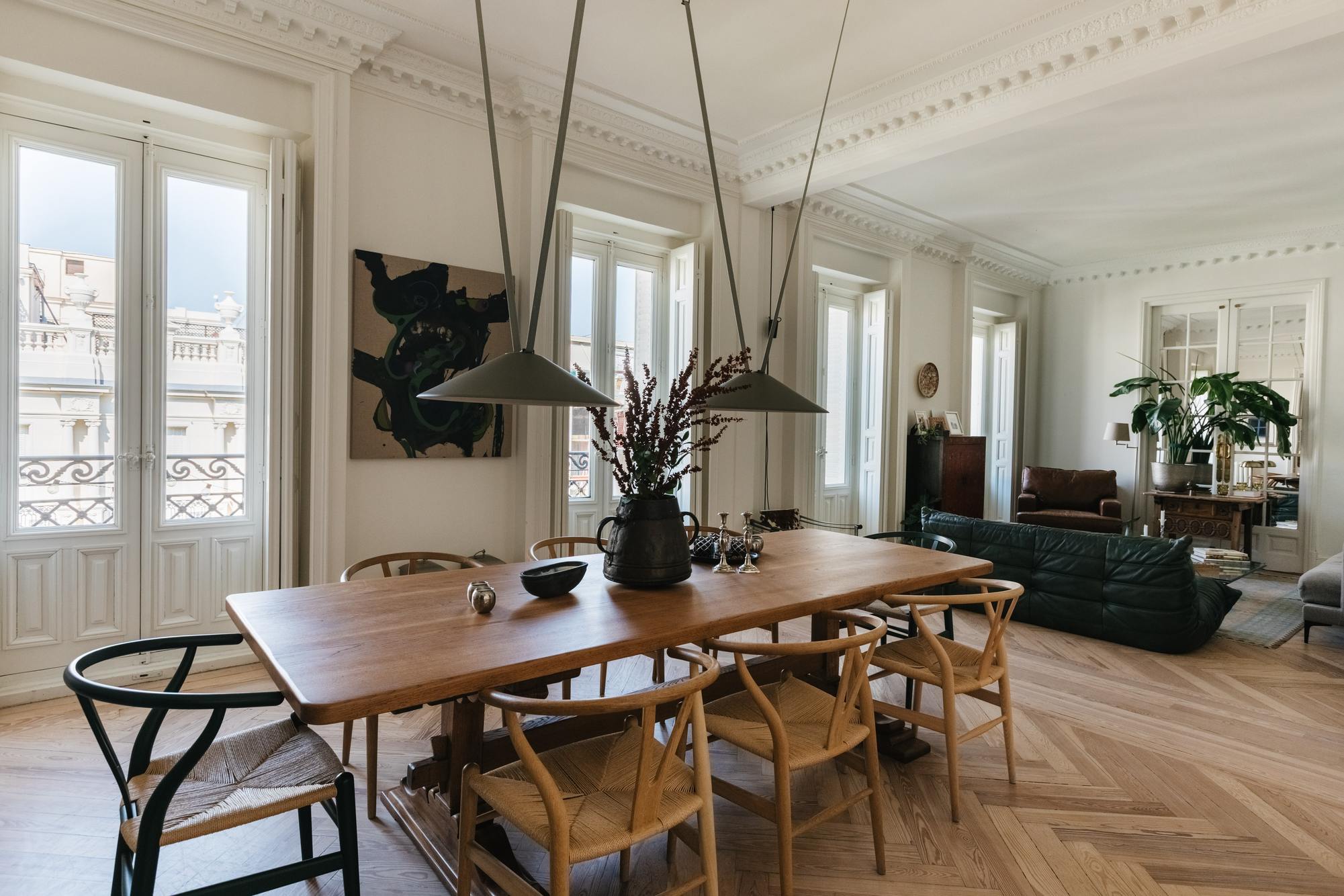 living - Piso de 238m² en alquiler en Jerónimos, Madrid - gallery thumbnail - 9