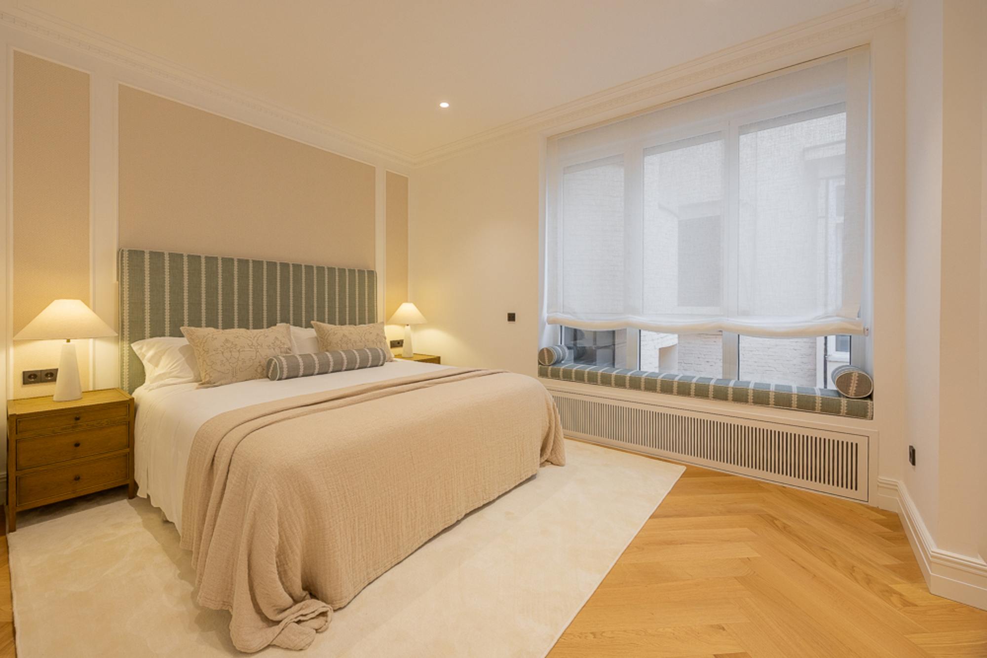 living - Piso de 245m² en venta en Almagro, Madrid - gallery - 10
