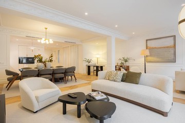 living - Piso de 243m² en venta en Castellana, Madrid - featured