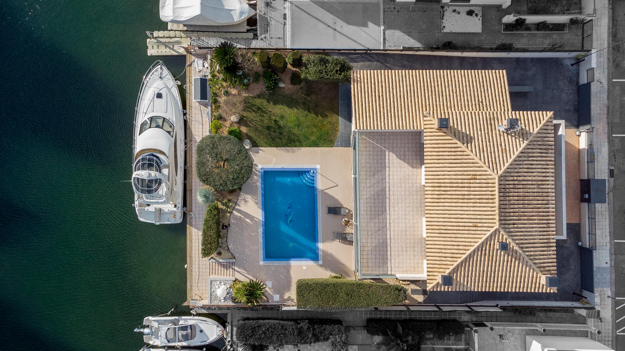 living - Casa / villa de 557m² en venta en Bahía de Rosas - gallery thumbnail - 3