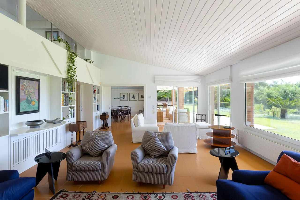 living - 637m² house / villa for sale in Sant Vicenç de Montalt - gallery - 6