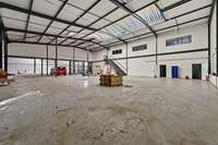 logistics - Activités / Bureaux À Louer - gallery thumbnail - 8