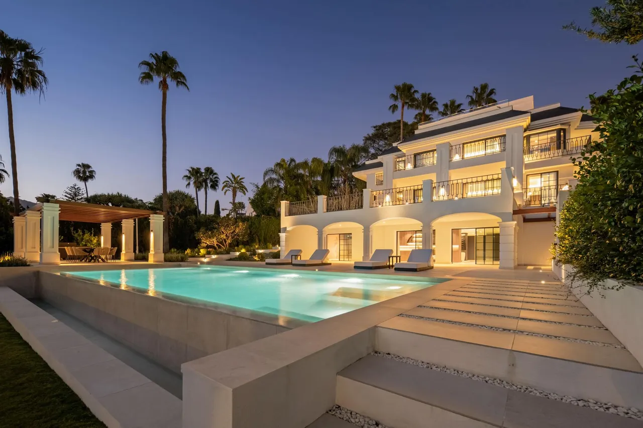 living - Casa / villa de 1,112m² con 2,529m² de jardín en venta en Nueva Andalucía - gallery - 7