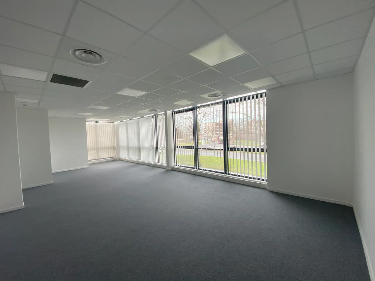 logistics - Light Industrial Premises / Offices For Rent - gallery - 3