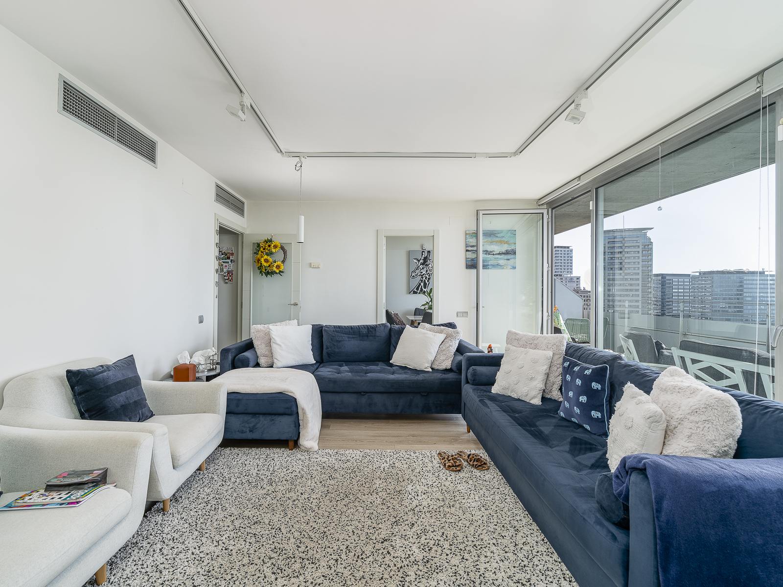 living - Piso de 105m² con 10m² terraza en venta en Diagonal Mar - gallery thumbnail - 9