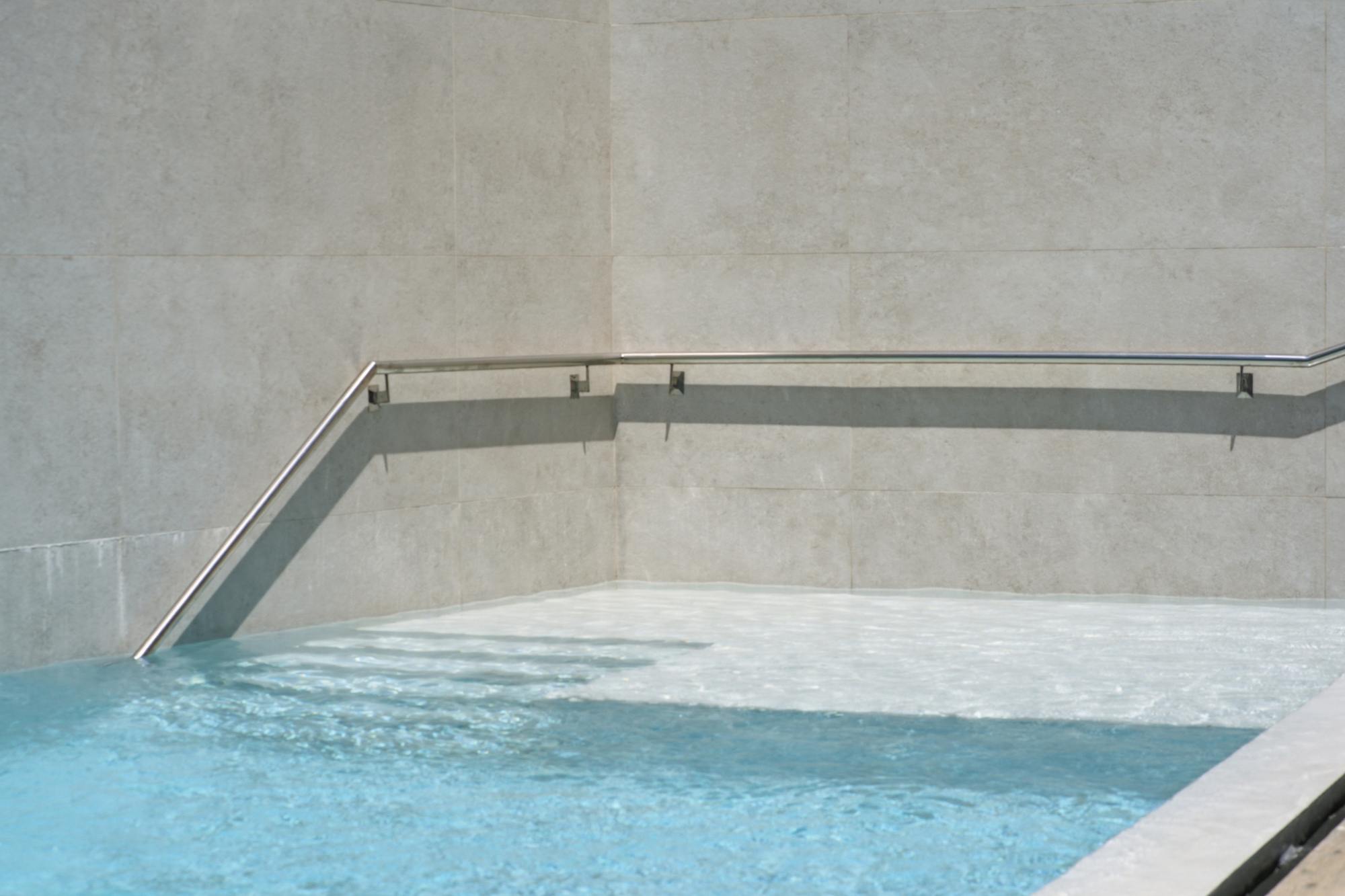 living - Santa Catalina Apartments - gallery thumbnail - 8