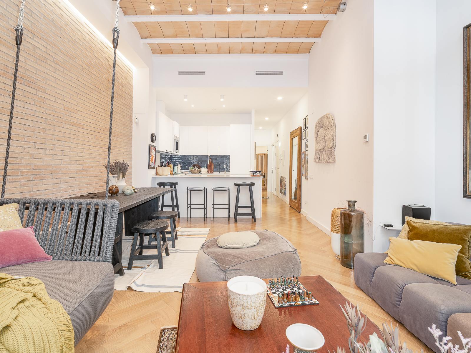living - Piso de 70m² con 27m² de jardín en venta en Poble Sec - gallery thumbnail - 5