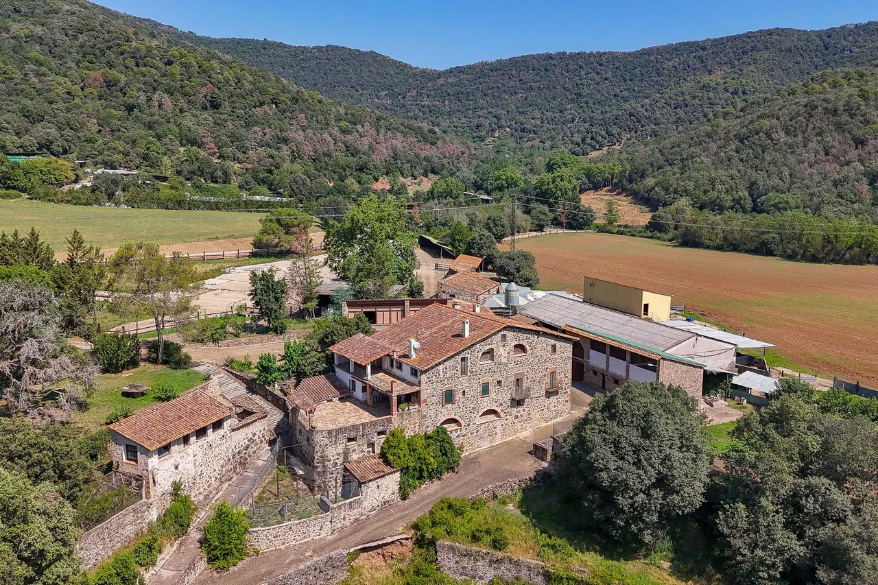 living - 1,014m² country house for sale in La Garrotxa, Girona - gallery - 2