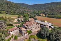 living - Casa rural de 1,014m² en venta en La Garrotxa, Girona - gallery thumbnail - 2