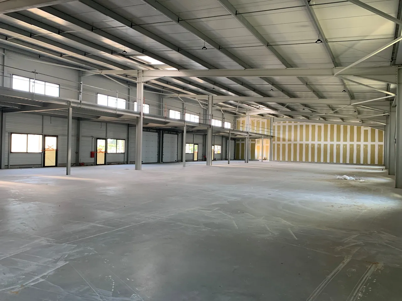 logistics - Light Industrial Premises / Offices For Rent - gallery - 2