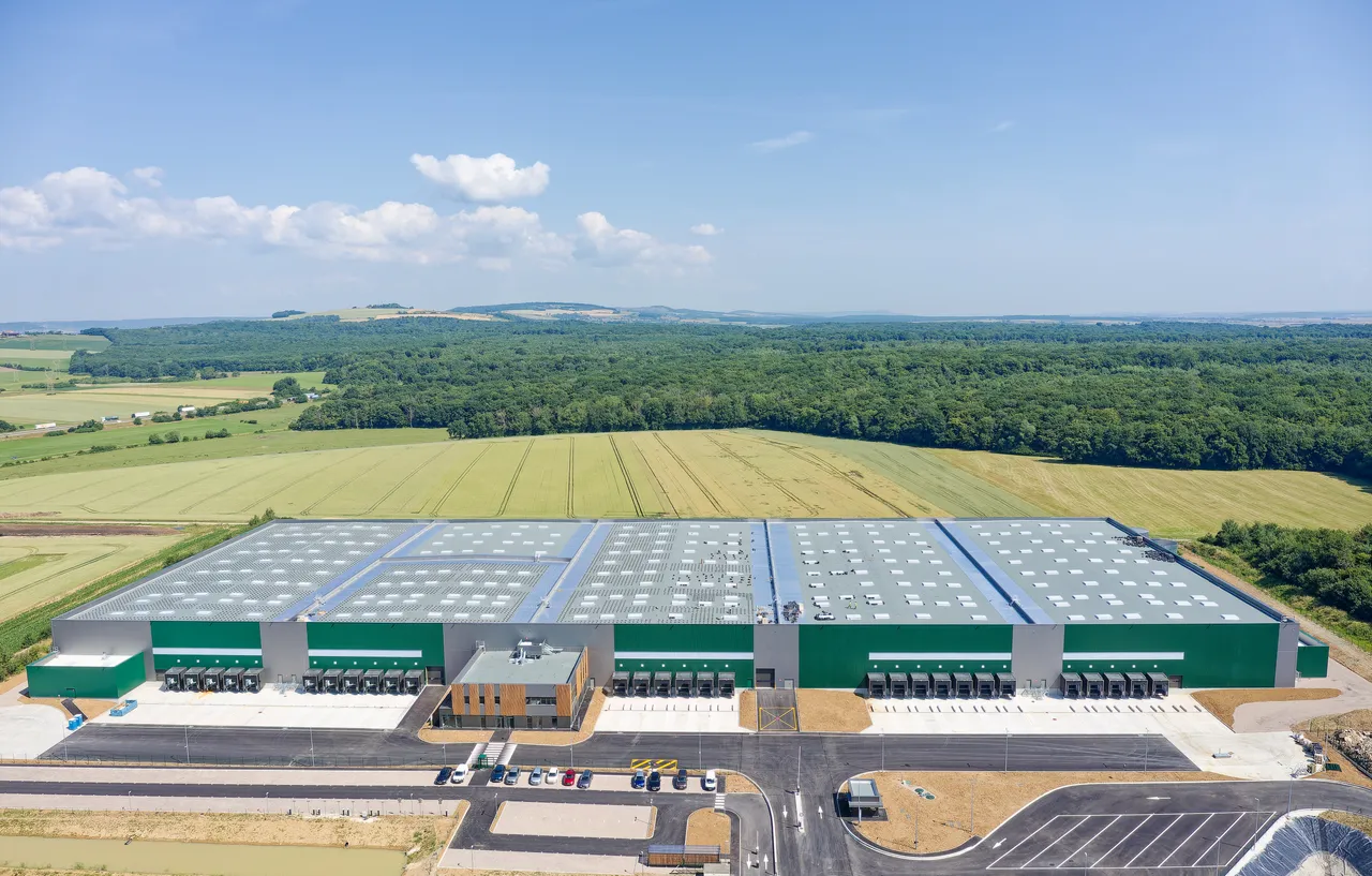 logistics - Logistics Warehouse For Rent - gallery - 5