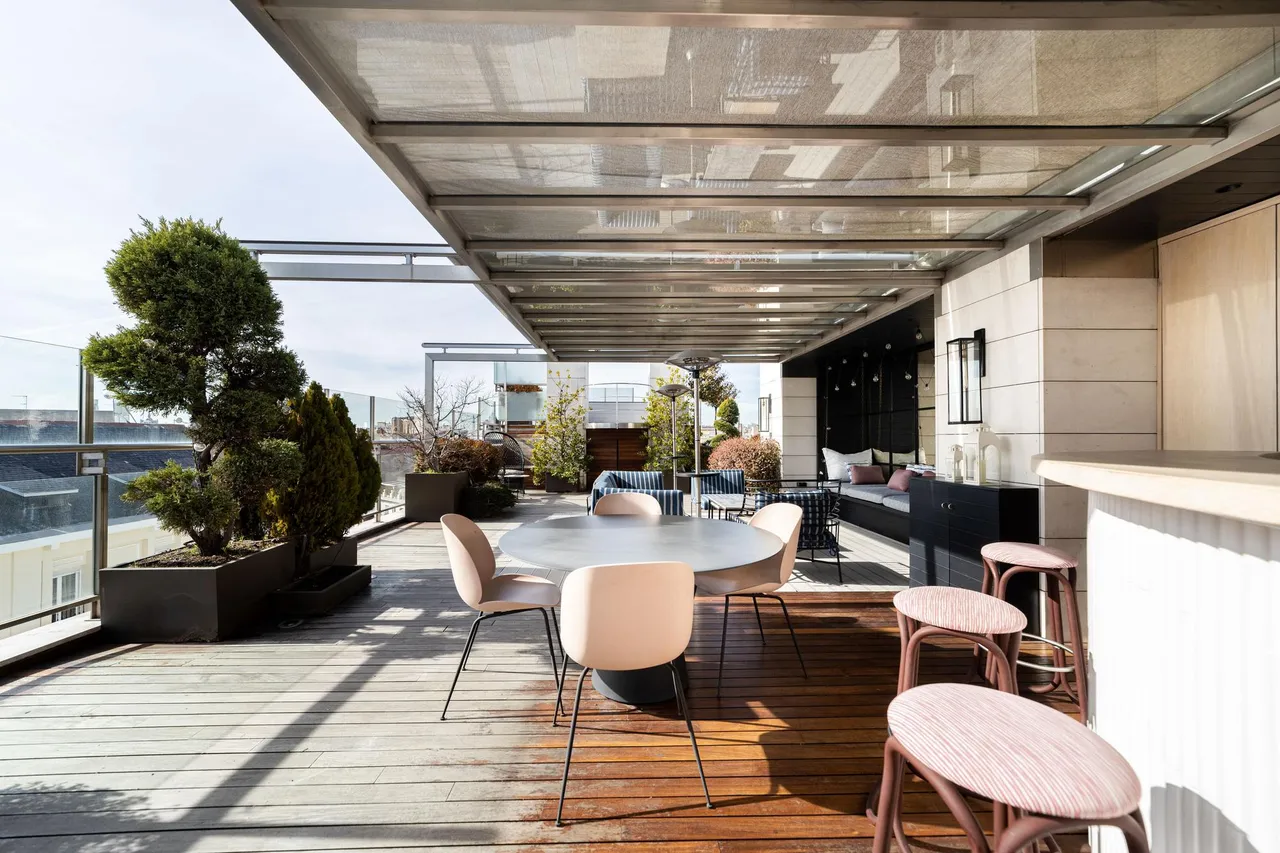 living - 940m² penthouse with 300m² terrace for sale in Almagro - gallery - 3