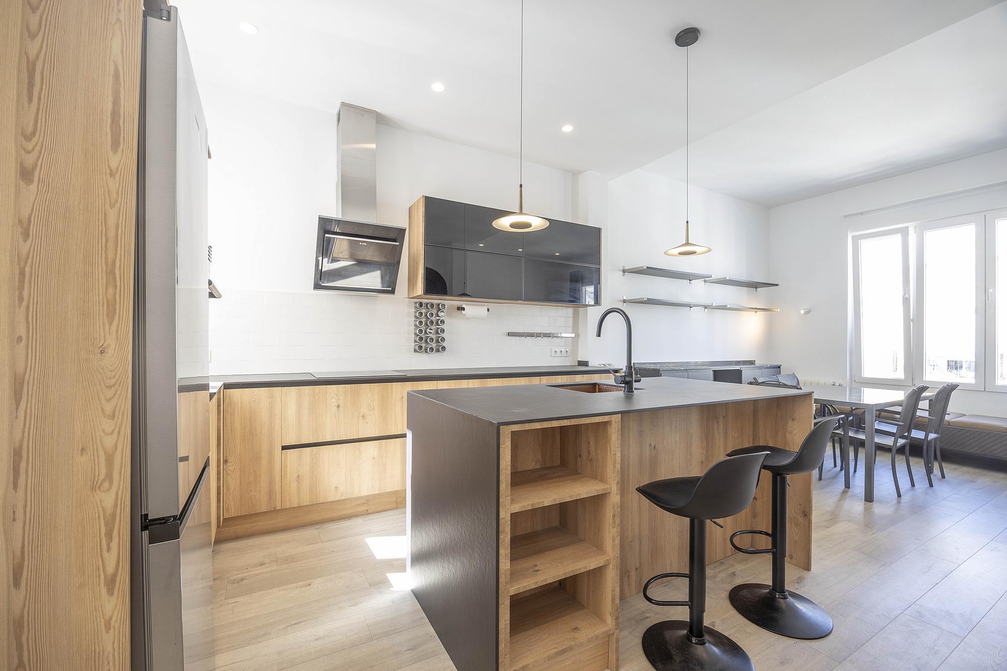 living - 107m² apartment for rent in Ruzafa, Valencia - gallery thumbnail - 9