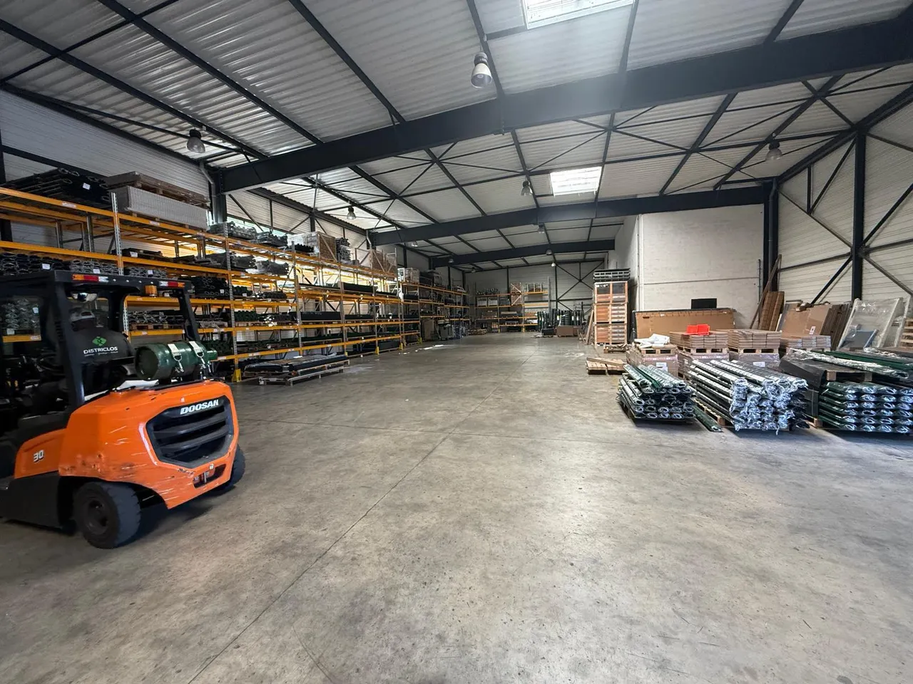 logistics - Warehouse / Offices For Rent - gallery - 6