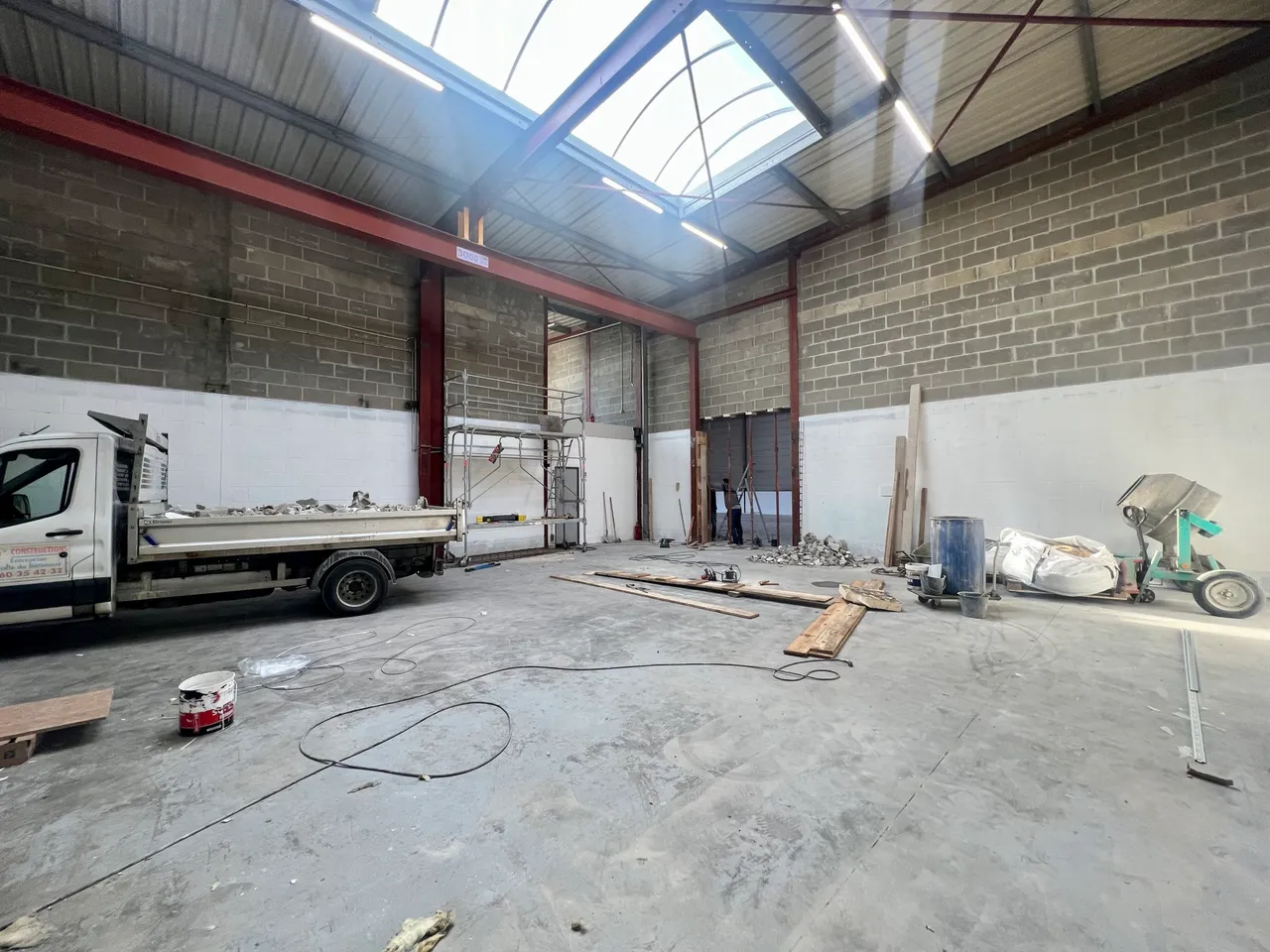 logistics - Light Industrial Premises / Offices For Rent - gallery - 3