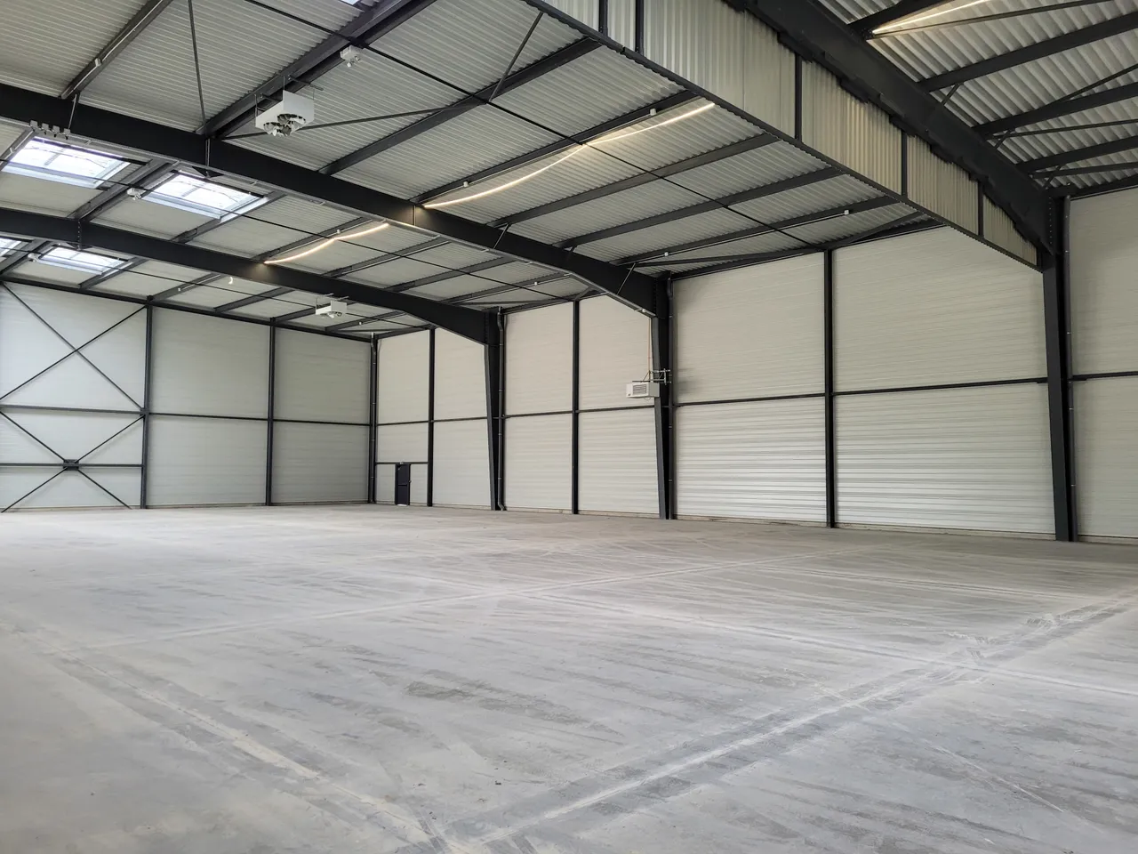 logistics - Light Industrial Premises / Offices For Rent - gallery - 2