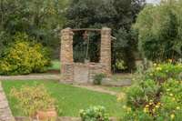living - Casa rural de 695m² en venta en Baix Empordà, Girona - gallery thumbnail - 5