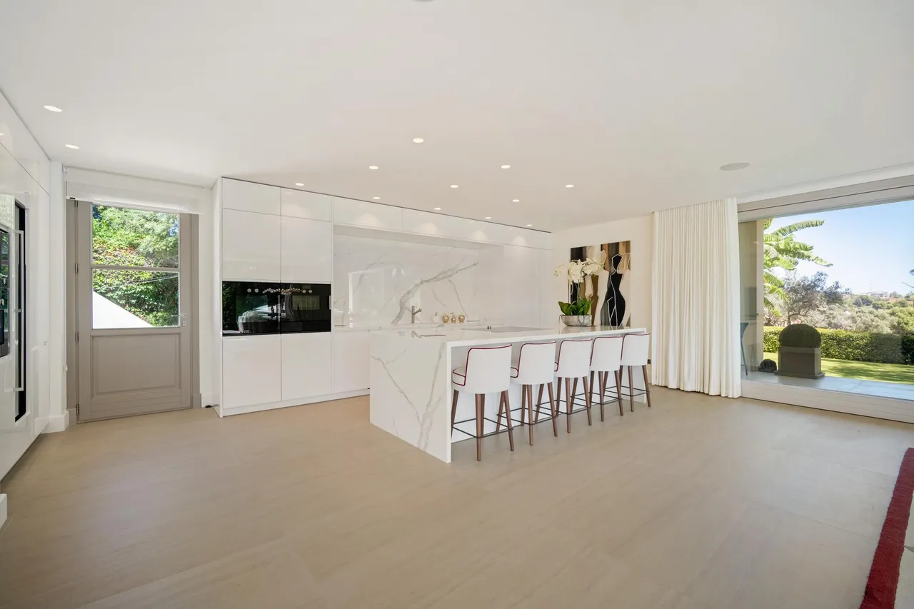 living - Casa / villa de 1,411m² con 761m² terraza en venta en Nueva Andalucía - gallery - 5