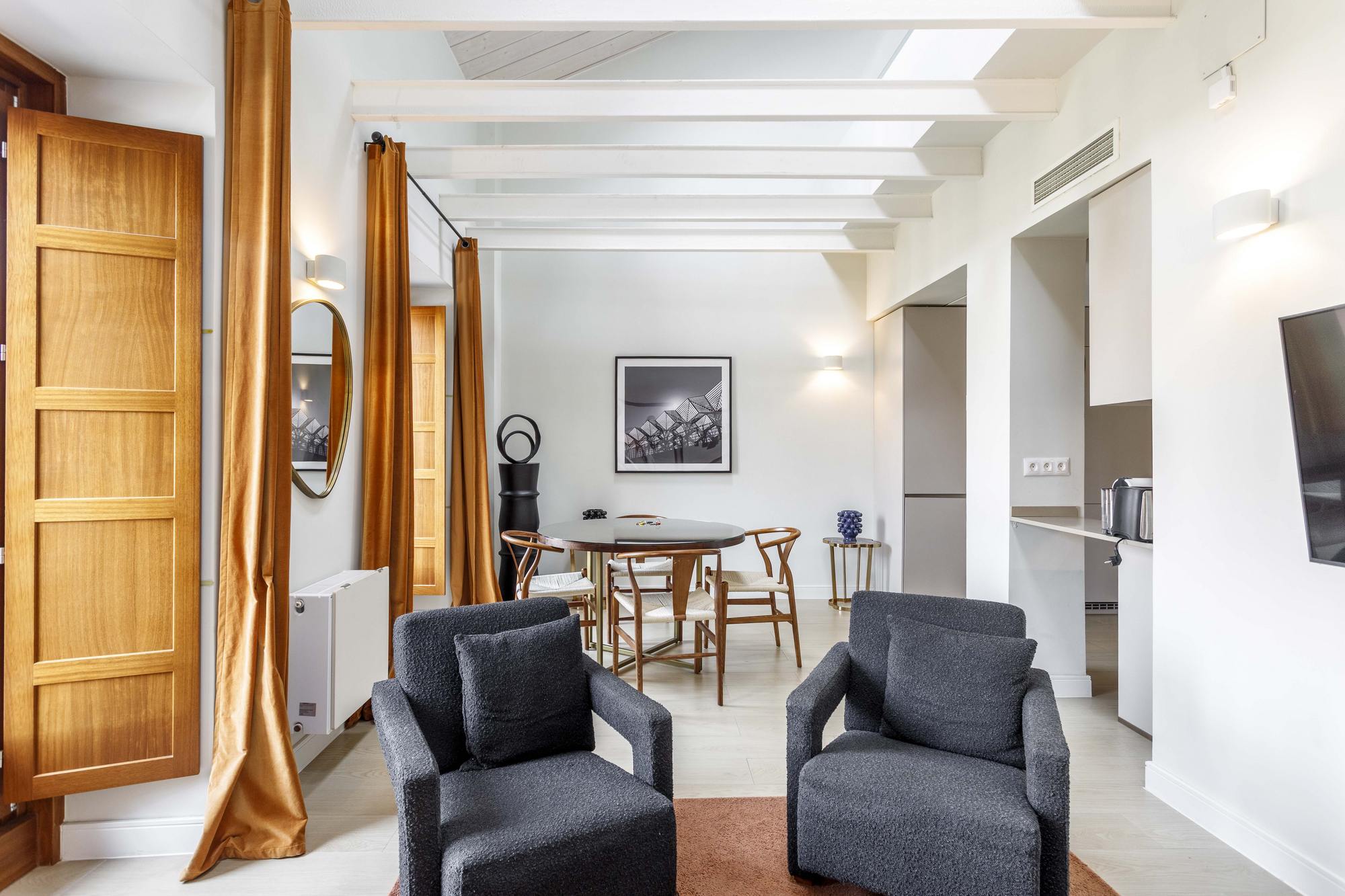 living - Piso de 133m² con 7m² terraza en alquiler en Malasaña - gallery thumbnail - 6