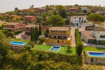living - Casa / villa de 459m² en venta en El Gironés, Girona - featured