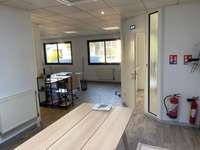 logistics - Activités / Bureaux À Louer - gallery thumbnail - 9
