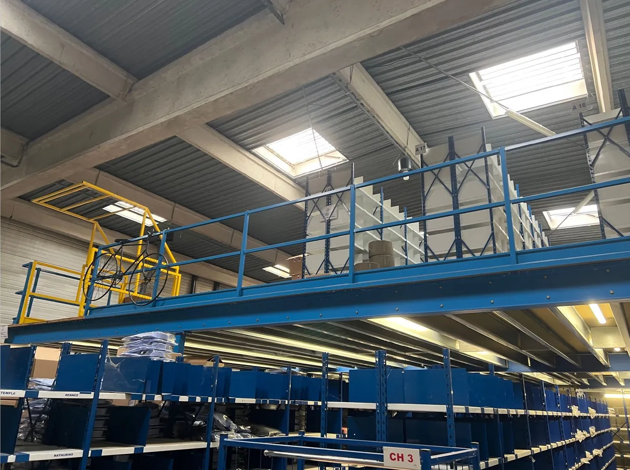 logistics - Light Industrial Premises / Offices For Rent - gallery - 3