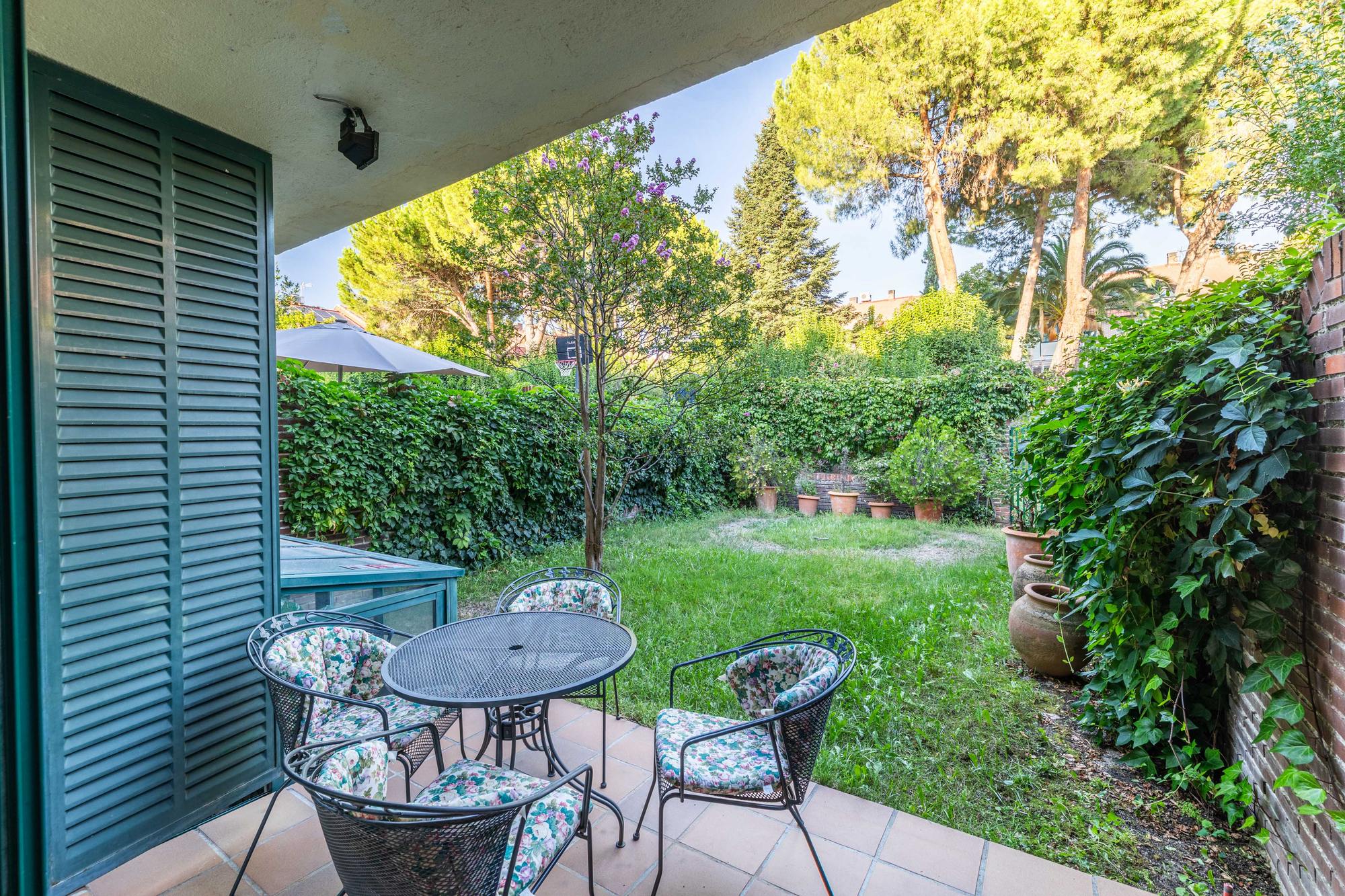 living - 279m² country house with 120m² garden for rent in Las Rozas - gallery thumbnail - 4