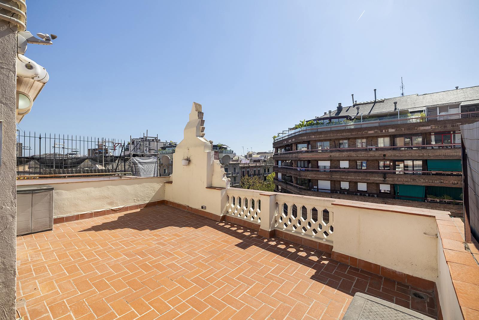 living - 74m² penthouse with 29m² terrace for sale in Eixample Left - gallery thumbnail - 2